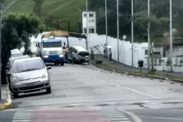Acidente deixa o trânsito lento em Joinville Acidente deixa o trânsito lento em Joinville