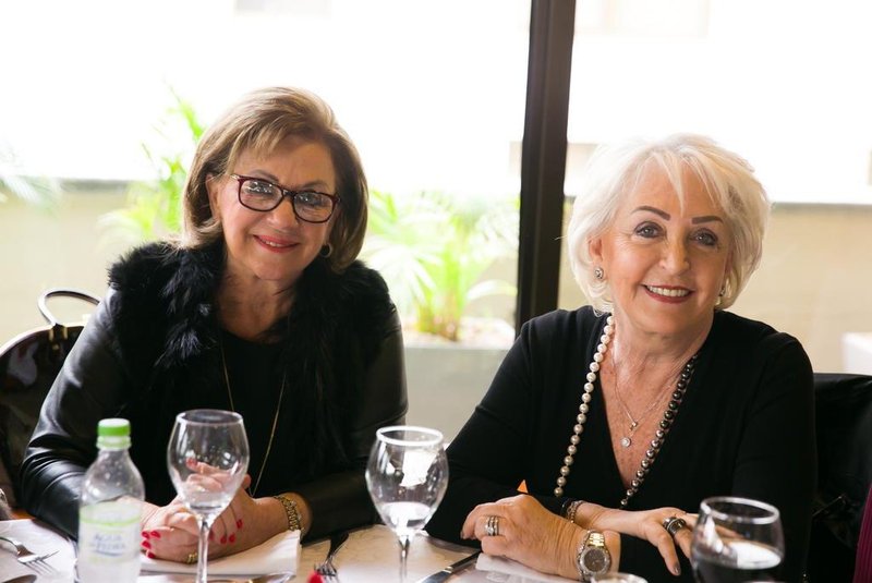  PORTO ALEGRE, RS, BRASIL, 21-08-2018. Marlene Wolf e Miriam Ritter. Almoço de aniversário de 35 anos do Lar da Criança Anne Frank. (FOTO ANDRÉA GRAIZ/AGÊNCIA RBS)