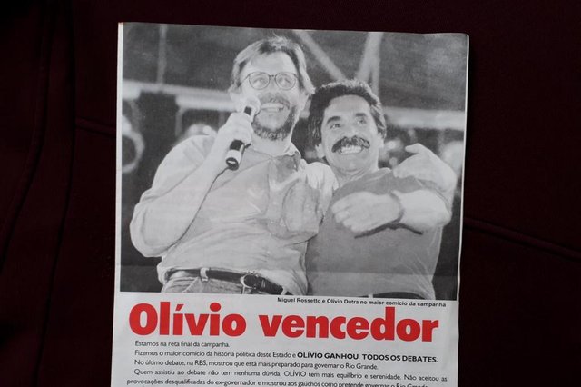 Miguel Rossetto, candidato a governador pelo PT, na campanha de 1998 ao governo com o então candidato Olívio Dutra. Miguel Rossetto, candidato a governador pelo PT, na campanha de 1998 ao governo com o então candidato Olívio Dutra.