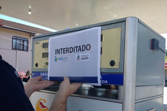 Posto de gasolina é fechado por suspeita de vender etanol no lugar de gasolina em Joinville Posto de gasolina é fechado por suspeita de vender etanol no lugar de gasolina em Joinville