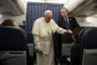 Pope Francis (C), flanked by Head of the Vatican press office, Greg Burke (Rear R), addresses a reporter during a press conference in flight while returning from Ireland to The Vatican at the end of his two-day visit to Ireland on August 26, 2018. Pope Francis begged for Gods forgiveness on August 26 for multiple abuse scandals within the Irish church but faced accusations by a former Vatican official that he had personally ignored allegations against senior clergy. / AFP PHOTO / POOL / Gregorio BORGIA