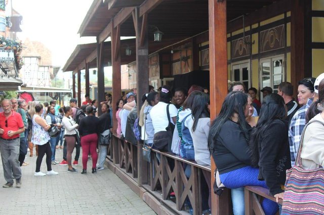 Fila para empregos temporários na Oktoberfest Fila para empregos temporários na Oktoberfest