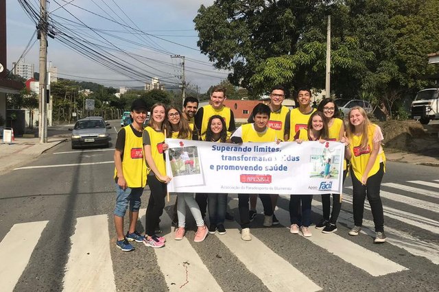 Alicia, Amanda, Bruna, Larissa, Milena, Blumenau, pedágio, voluntários, paradesporto Alicia, Amanda, Bruna, Larissa, Milena, Blumenau, pedágio, voluntários, paradesporto