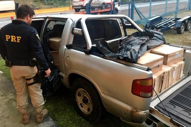 policia apreende carro com camarão policia apreende carro com camarão