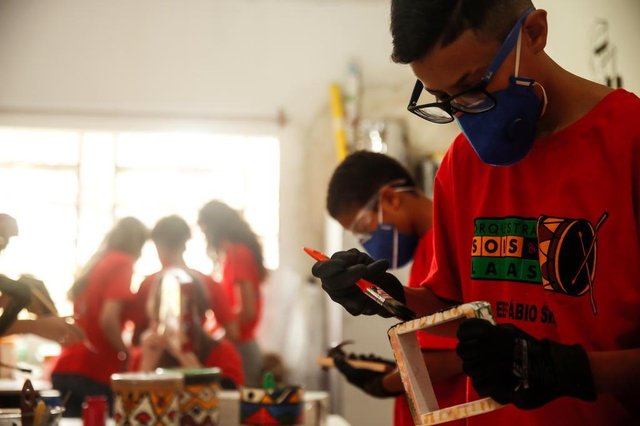 TUBARÃO, SC, BRASIL - 23/08/2018Projeto Orquestra Sons e Latas mantido na Escola Estadual Fábio Silva pela ONG Moradia e Cidadania. TUBARÃO, SC, BRASIL - 23/08/2018Projeto Orquestra Sons e Latas mantido na Escola Estadual Fábio Silva pela ONG Moradia e Cidadania.