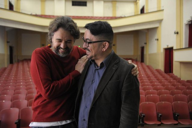 Blumenau - SC - Brasil - 27082018 - Gregory Haertel(vermelho) e Pépe Sedrez no teatro Carlos Gomes. Blumenau - SC - Brasil - 27082018 - Gregory Haertel(vermelho) e Pépe Sedrez no teatro Carlos Gomes.