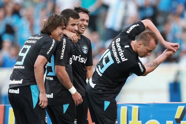 PORTO ALEGRE,RS, BRASIL, 19/08/12FOTO: DIEGO VARA / ZERO HORAJogo Grêmio e Figueirense no estádio Olímpico, POA.Brasileirão 2012. PORTO ALEGRE,RS, BRASIL, 19/08/12FOTO: DIEGO VARA / ZERO HORAJogo Grêmio e Figueirense no estádio Olímpico, POA.Brasileirão 2012.