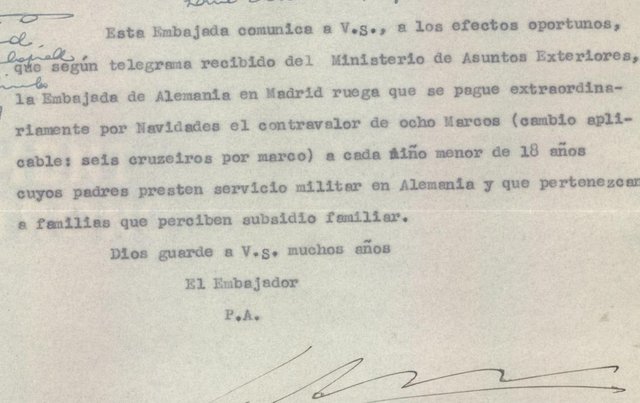06 ¿ a Embaixada espanhola avisa o consulado de Porto Alegre que, por ordem do Ministério de Relações Exteriores da Espanha, serão pagos oito marcos (o equivalente a 48 cruzeiros) a todos os menores de 18 anos cujos pais prestaram serviço militar na Alemanha, como subsídio à família.Reprodução de documentos que provam que a Espanha estava do lado dos Alemães na segunda guerra mundial 06 ¿ a Embaixada espanhola avisa o consulado de Porto Alegre que, por ordem do Ministério de Relações Exteriores da Espanha, serão pagos oito marcos (o equivalente a 48 cruzeiros) a todos os menores de 18 anos cujos pais prestaram serviço militar na Alemanha, como subsídio à família.Reprodução de documentos que provam que a Espanha estava do lado dos Alemães na segunda guerra mundial