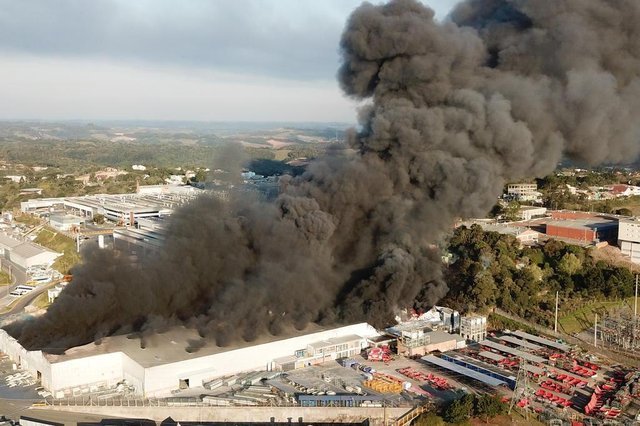 Incêndio na Marcopolo, em Caxias Incêndio na Marcopolo, em Caxias