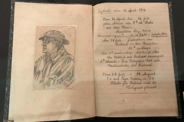 Mais de 5 mil documentos inéditos e oficiais sobre a repressão aos alemães no Sul do Brasil durante a Segunda Guerra Mundial estão expostos na Biblioteca Pública do Estado. Foram obtidos junto ao Arquivo do Governo da Espanha e enviados a Florianópolis pelo Instituto Carl Hoepcke, onde serão processados e disponíveis para pesquisas. Entre elas, a relação de alemães perseguidos e presos nos campos de concentração de Florianópolis (foto) e Joinville. Mais de 5 mil documentos inéditos e oficiais sobre a repressão aos alemães no Sul do Brasil durante a Segunda Guerra Mundial estão expostos na Biblioteca Pública do Estado. Foram obtidos junto ao Arquivo do Governo da Espanha e enviados a Florianópolis pelo Instituto Carl Hoepcke, onde serão processados e disponíveis para pesquisas. Entre elas, a relação de alemães perseguidos e presos nos campos de concentração de Florianópolis (foto) e Joinville.
