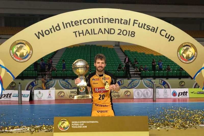  Caxiense Matheus Sacon conquistou o título do Mundial de Futsal pelo Magnus/Sorocaba.