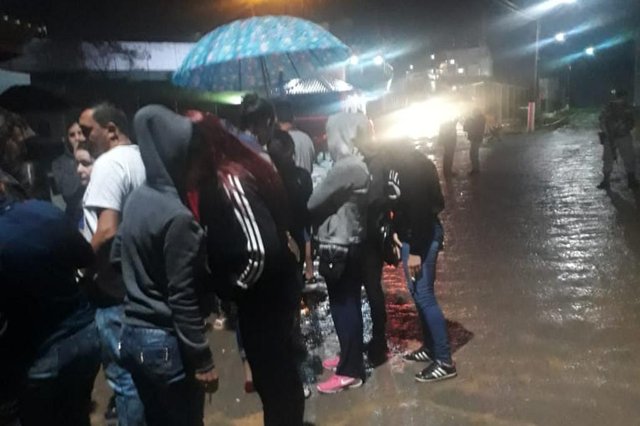 familiares foram pra frente do presídio de joinville familiares foram pra frente do presídio de joinville