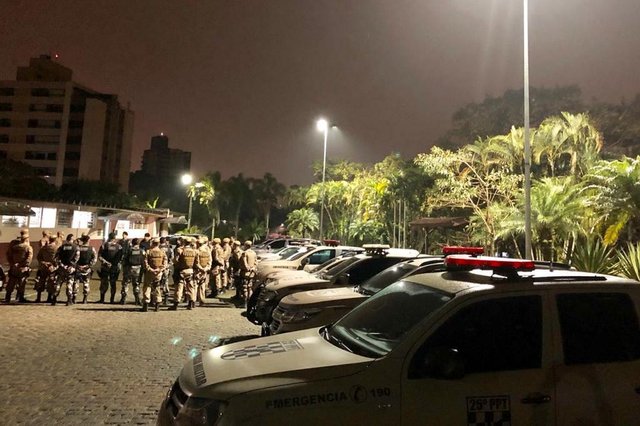 Reforço na PM após ataques criminosos em Joinville Reforço na PM após ataques criminosos em Joinville