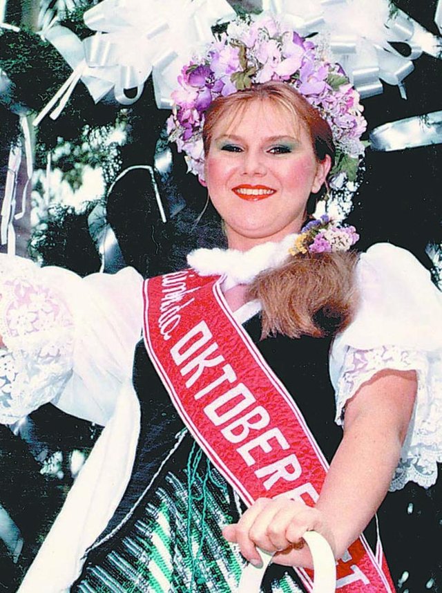 Rainha da Oktoberfest de 1986 - Ivani Sasse Hinsching Fonte: Divulgação Data Evento: 00/00/1986 Rainha da Oktoberfest de 1986 - Ivani Sasse Hinsching Fonte: Divulgação Data Evento: 00/00/1986