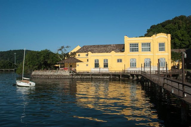 Museu do MarSecretário da Casa Civil, Nelson Serpa, recebeu a presidente do Instituto do Patrimônio Histórico e Artístico Nacional (Iphan), Kátia Bogéa, e equipe do instituto em Santa Catarina para tratar do Museu Nacional do Mar, em São Francisco do Sul. O Iphan apresentou a proposta de municipalizar a administração do museu, hoje comandada pelo Governo do Estado, mantendo o instituto nacional como interveniente. O Museu Nacional do Mar foi criado em 1993 para valorizar a arte e o conhecimento dos homens que vivem no mar, com exposição de diferentes embarcações originais de todo o país. Museu do MarSecretário da Casa Civil, Nelson Serpa, recebeu a presidente do Instituto do Patrimônio Histórico e Artístico Nacional (Iphan), Kátia Bogéa, e equipe do instituto em Santa Catarina para tratar do Museu Nacional do Mar, em São Francisco do Sul. O Iphan apresentou a proposta de municipalizar a administração do museu, hoje comandada pelo Governo do Estado, mantendo o instituto nacional como interveniente. O Museu Nacional do Mar foi criado em 1993 para valorizar a arte e o conhecimento dos homens que vivem no mar, com exposição de diferentes embarcações originais de todo o país.