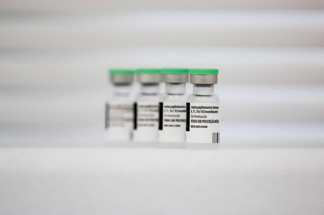 FLORIANÓPOLIS, SC, BRASIL, 30-03-2017 - Campanha de vacinação contra o HPV tem pouca adesão entre os adolescentes de Santa Catarina. FLORIANÓPOLIS, SC, BRASIL, 30-03-2017 - Campanha de vacinação contra o HPV tem pouca adesão entre os adolescentes de Santa Catarina.