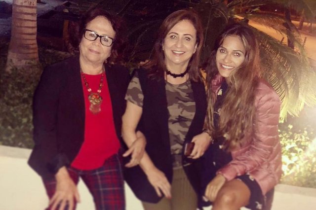 Senadora Kátia Abreu (PDT), candidata a vice de Ciro Gomes (PDT), com a mãe Vera Lucia e a filha Iana. Senadora Kátia Abreu (PDT), candidata a vice de Ciro Gomes (PDT), com a mãe Vera Lucia e a filha Iana.