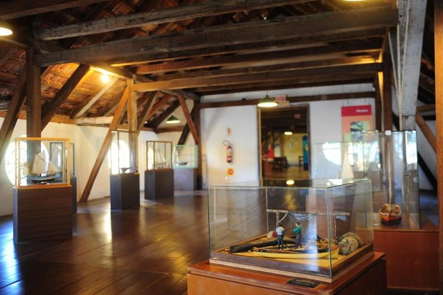 SÃO FRANCISCO DO SUL,SC,BRASIL,06-9-2018.Museu Nacional do Mar,embarcações brasileiras,localizado no centro de São Francisco do Sul.São embarcações originais de todo o país, várias delas configurando alguns dos mais expressivos barcos tradicionais em todo o mundo. Jangadas, saveiros, canoas, cúteres, botes, traineiras e baleeiras são alguns deles.(Foto:Salmo Duarte/A Notícia) SÃO FRANCISCO DO SUL,SC,BRASIL,06-9-2018.Museu Nacional do Mar,embarcações brasileiras,localizado no centro de São Francisco do Sul.São embarcações originais de todo o país, várias delas configurando alguns dos mais expressivos barcos tradicionais em todo o mundo. Jangadas, saveiros, canoas, cúteres, botes, traineiras e baleeiras são alguns deles.(Foto:Salmo Duarte/A Notícia)