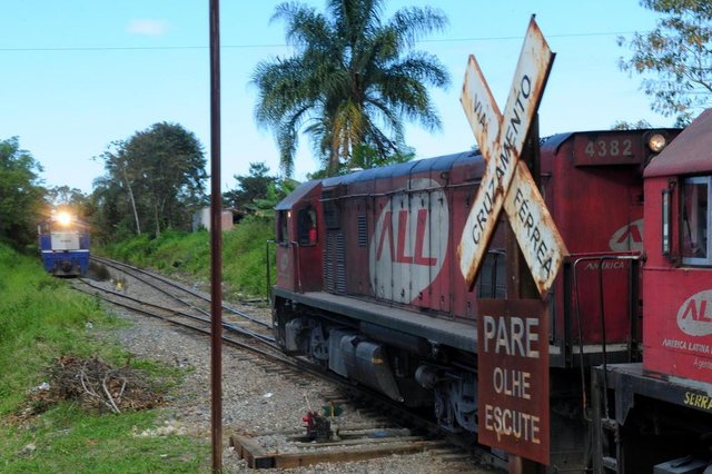 JOINVILLE,SC,BRASIL,06-09-2018.Governo Federal inclui recurso para obra do contorno ferroviário no orçamento de 2019.Rua AS-1 com rua Cidade Sertanópolis,bairro Paranaguámirim.(Foto:Salmo Duarte/A Notícia) JOINVILLE,SC,BRASIL,06-09-2018.Governo Federal inclui recurso para obra do contorno ferroviário no orçamento de 2019.Rua AS-1 com rua Cidade Sertanópolis,bairro Paranaguámirim.(Foto:Salmo Duarte/A Notícia)