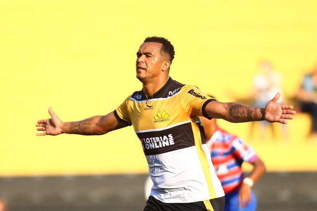 SC - Criciuma - 08/09/2018 - Brasileiro B 2018, Criciuma x Fortaleza - Ze Carlos do Criciuma comemora seu gol durante partida entre Criciuma e Fortaleza pela 26ª rodada do Campeonato Brasileiro B 2018 no estadio Heriberto Hulse. Foto: Guilherme Hahn/Especial SC - Criciuma - 08/09/2018 - Brasileiro B 2018, Criciuma x Fortaleza - Ze Carlos do Criciuma comemora seu gol durante partida entre Criciuma e Fortaleza pela 26ª rodada do Campeonato Brasileiro B 2018 no estadio Heriberto Hulse. Foto: Guilherme Hahn/Especial