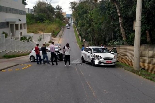 Acidente na Rua Iguape, em Blumenau Acidente na Rua Iguape, em Blumenau