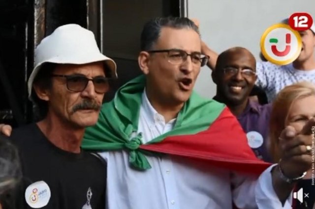 Candidato a governador do RS, Jairo Jorge recebeu apoio de sósia do Seu Madruga, personagem do seriado Chaves. Foi em Canoas. Candidato a governador do RS, Jairo Jorge recebeu apoio de sósia do Seu Madruga, personagem do seriado Chaves. Foi em Canoas.