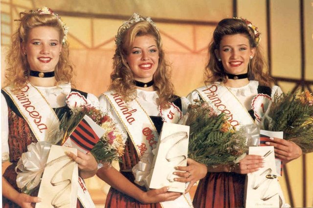 Rainha da Oktoberfest de 1997(CENTRO) - Michelle Spengler Fonte: Divulgação Data Evento: 00/00/1997 Rainha da Oktoberfest de 1997(CENTRO) - Michelle Spengler Fonte: Divulgação Data Evento: 00/00/1997