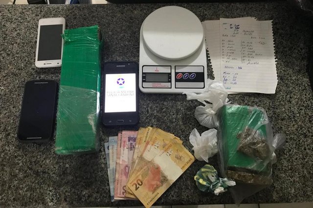 Polícia Militar prende traficante após perseguição em Blumenau Polícia Militar prende traficante após perseguição em Blumenau