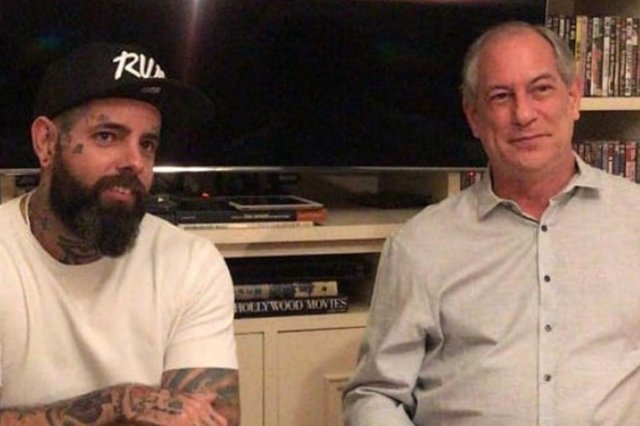 Ciro Gomes( (PDT), candidato a presidente, com cantor Tico Santa Cruz. Ciro Gomes( (PDT), candidato a presidente, com cantor Tico Santa Cruz.