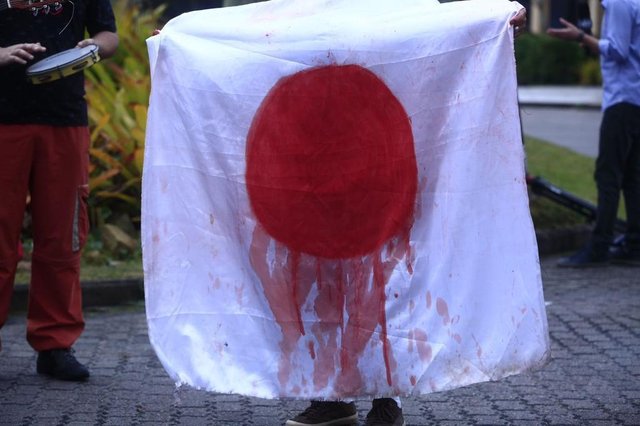 Protesto critica posicionamento do Japão no debate Protesto critica posicionamento do Japão no debate