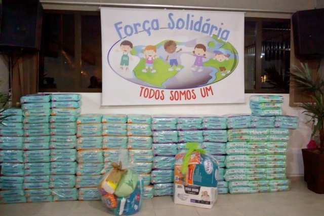 Voluntários do grupo Força Solidária arrecadam brinquedos e fraldas para pacientes do Hospital Geral de Caxias. Voluntários do grupo Força Solidária arrecadam brinquedos e fraldas para pacientes do Hospital Geral de Caxias.