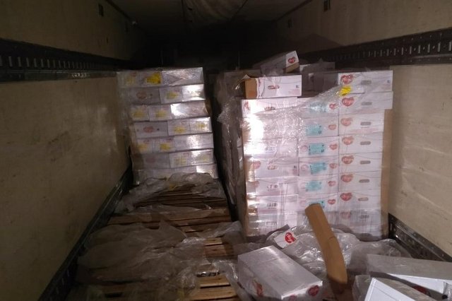 Caminhões clonados com carga roubada em sítio de Gaspar Caminhões clonados com carga roubada em sítio de Gaspar