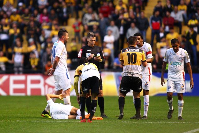 SC - Criciuma - 15/09/2018 - Brasileiro B 2018, Criciuma x Avai - Lance da partida entre Criciuma e Avai pela 27ª rodada do Campeonato Brasileiro B 2018 no estadio Heriberto Hulse. Foto: Guilherme Hahn/Especial SC - Criciuma - 15/09/2018 - Brasileiro B 2018, Criciuma x Avai - Lance da partida entre Criciuma e Avai pela 27ª rodada do Campeonato Brasileiro B 2018 no estadio Heriberto Hulse. Foto: Guilherme Hahn/Especial