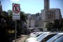  CAXIAS DO SUL, RS, BRASIL, 19/09/2018Placas de proibido estacionar são colocadas na antiga estação férrea. (Lucas Amorelli/Agência RBS)