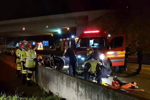 TrânsitoCasal morre após colidir na traseira de um caminhão na BR-101, em BCO acidente foi por volta das 22h30min deste domingo, próximo ao viaduto do Morro do BoiAcidente grave na BR 101, sentido sul, próximo ao viaduto do Morro do Boi, em Balneário Camboriú, envolvendo uma carreta e um automóvel com vítimas politraumatizadas. Bombeiros no local. Acidente por volta das 22h30 na BR-101 envolvendo um automóvel e uma carreta. TrânsitoCasal morre após colidir na traseira de um caminhão na BR-101, em BCO acidente foi por volta das 22h30min deste domingo, próximo ao viaduto do Morro do BoiAcidente grave na BR 101, sentido sul, próximo ao viaduto do Morro do Boi, em Balneário Camboriú, envolvendo uma carreta e um automóvel com vítimas politraumatizadas. Bombeiros no local. Acidente por volta das 22h30 na BR-101 envolvendo um automóvel e uma carreta.