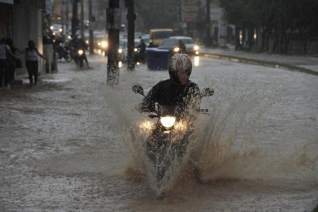 Blumenau - SC - Brasil - 16012018 - Chuva forte no centro de Blumenau. Blumenau - SC - Brasil - 16012018 - Chuva forte no centro de Blumenau.