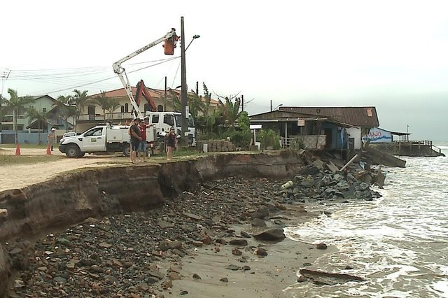 Prefeitura de Itapoá deve decretar situação de emergência nesta segunda-feira Prefeitura de Itapoá deve decretar situação de emergência nesta segunda-feira
