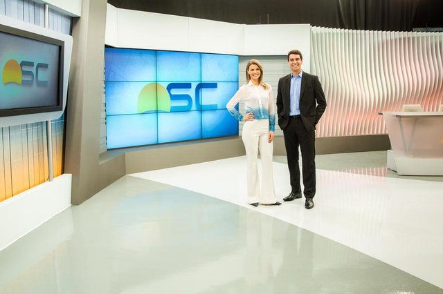 FLORIANÓPOLIS, SC, BRASIL, 24-09-2018 - Novo layout do estúdio do Bom Dia SC, com os apresentadores Raphael Faraco e Mariana Paniz. FLORIANÓPOLIS, SC, BRASIL, 24-09-2018 - Novo layout do estúdio do Bom Dia SC, com os apresentadores Raphael Faraco e Mariana Paniz.