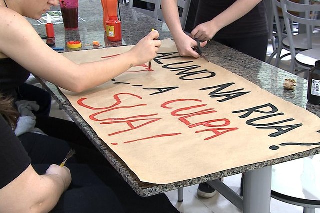 Alunos realizam protesto por falta de professores em curso da Udesc de Joinville Alunos realizam protesto por falta de professores em curso da Udesc de Joinville