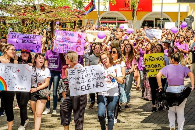 Protesto contra Bolsonaro em Criciúma Protesto contra Bolsonaro em Criciúma