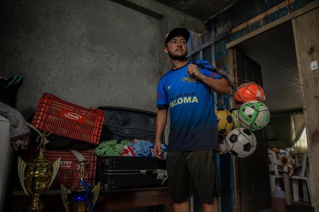 FLORIANÓPOLIS, SC, BRASIL - 01/10/2018Construção de quadra de futebol para a comunidade do Mocotó. Na foto, Luiz Taffarel de Souza Lopes FLORIANÓPOLIS, SC, BRASIL - 01/10/2018Construção de quadra de futebol para a comunidade do Mocotó. Na foto, Luiz Taffarel de Souza Lopes