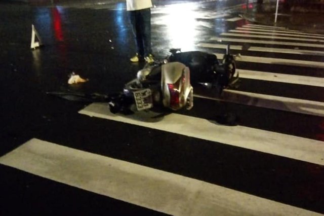 Acidente entre carro e moto Acidente entre carro e moto