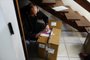 Polícia Civil investiga comércio clandestino de medicamentos em São Leopoldo nesta sexta-feira (5). Agentes apreendem remédios sem procedência e R$ 90 mil na casa de empresário 