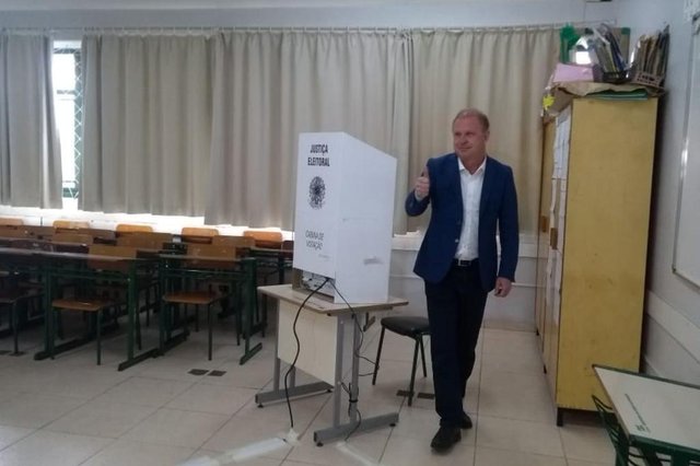 Merísio vota em SC