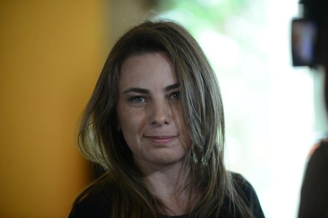 BOMBINHAS,SC,BRASIL, 06/08/2014: Ana Paula da Silva, prefeita de Bombinhas em coletiva para a imprensa sobre a Taxa de Preservação Ambiental-TAP que será cobrada aos turistas que visitarem a cidade. BOMBINHAS,SC,BRASIL, 06/08/2014: Ana Paula da Silva, prefeita de Bombinhas em coletiva para a imprensa sobre a Taxa de Preservação Ambiental-TAP que será cobrada aos turistas que visitarem a cidade.
