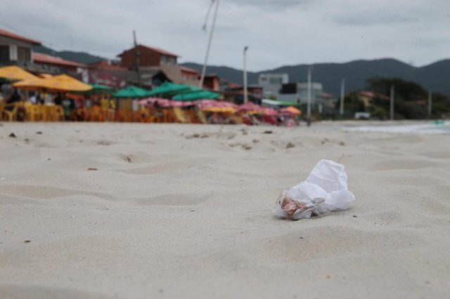 FLORIANÓPOLIS, SC, BRASIL, 05/10/2018: Poluição nas Praias de Florianópolis. Na foto: Barra da Lagoa. (Foto: CRISTIANO ESTRELA / DIÁRIO CATARINENSE) FLORIANÓPOLIS, SC, BRASIL, 05/10/2018: Poluição nas Praias de Florianópolis. Na foto: Barra da Lagoa. (Foto: CRISTIANO ESTRELA / DIÁRIO CATARINENSE)