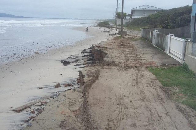 Ressaca volta a causar estragos no fim de semana em Itapoá Ressaca volta a causar estragos no fim de semana em Itapoá