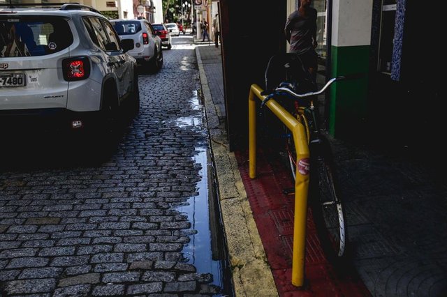 FLORIANOPOLIS, SC, BRASIL, 09.10.2018: Estudantes do Norte da Ilha vieram ao centro fazer uma visita guiada observando a acessibilidade e recebendo informações historicas pelo caminho. (Foto: Diorgenes Pandini/Diario Catarinense)Indexador: Diorgenes Pandini FLORIANOPOLIS, SC, BRASIL, 09.10.2018: Estudantes do Norte da Ilha vieram ao centro fazer uma visita guiada observando a acessibilidade e recebendo informações historicas pelo caminho. (Foto: Diorgenes Pandini/Diario Catarinense)Indexador: Diorgenes Pandini