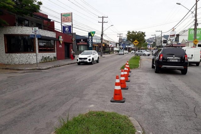 Cones irão permanecer no local por um período de 30 dias segundo a prefeitura Cones irão permanecer no local por um período de 30 dias segundo a prefeitura