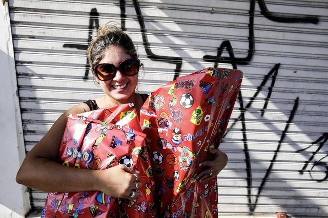 FLORIANÓPOLIS, SC, BRASIL, 14:14: Dia das Crianças e economia. Foto da Viviane ferreira Silva, 42 anos. (Foto: Diorgenes Pandini/Diário Catarinense)Indexador: Diorgenes Pandini FLORIANÓPOLIS, SC, BRASIL, 14:14: Dia das Crianças e economia. Foto da Viviane ferreira Silva, 42 anos. (Foto: Diorgenes Pandini/Diário Catarinense)Indexador: Diorgenes Pandini